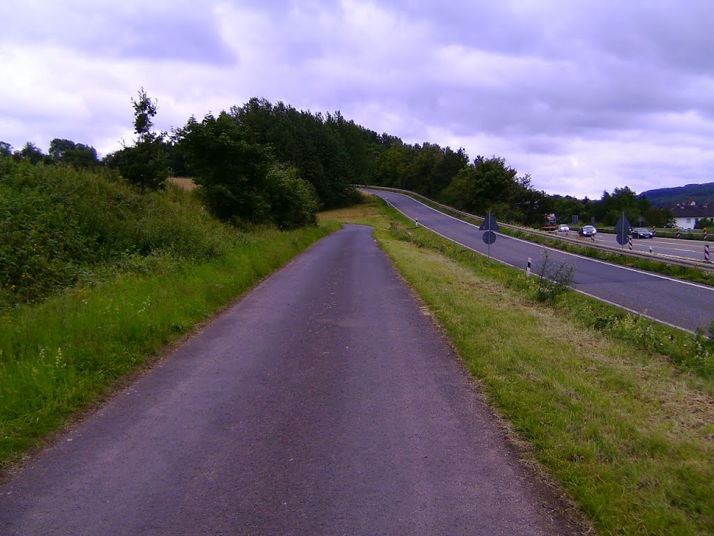 Feldweg nahe der A7 mit A4 Abfahrt by Der Naturmensch