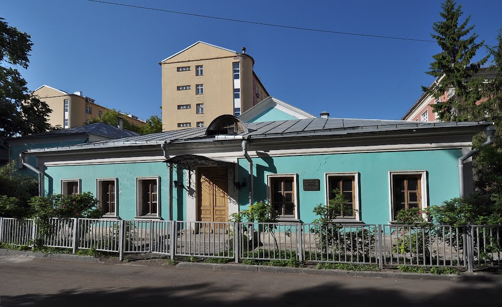 Old Moscow house on Sadovaya-Kudrinskaya street by IPAAT