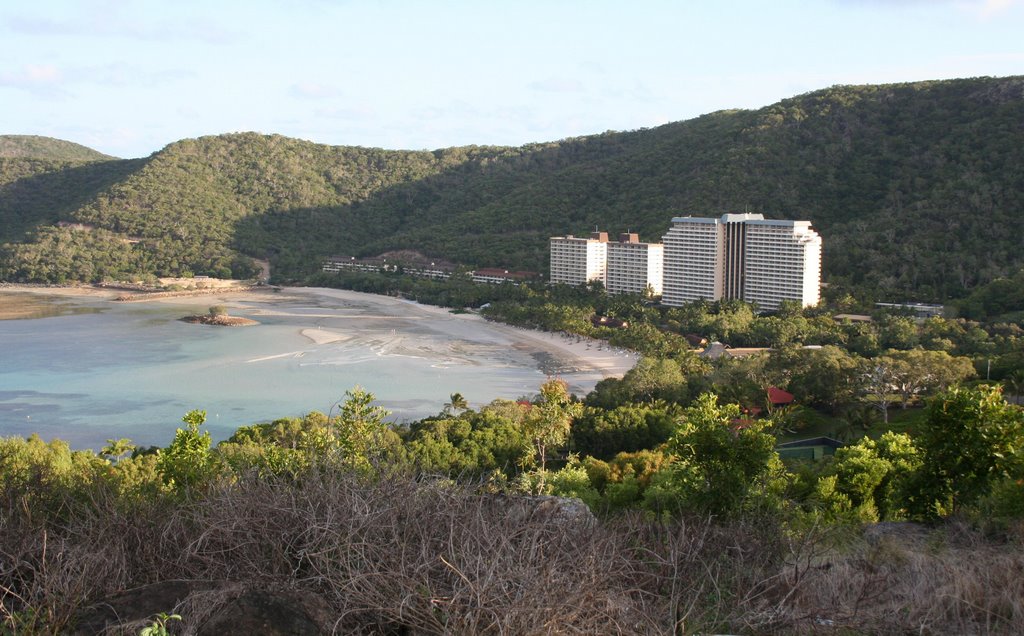 Hamilton Island Resort by Alan Cookson