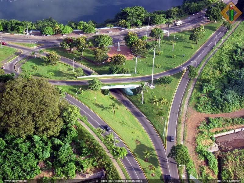 Vista Panoramica de paso a desnivel frente a Laguna de Tiscapa, y Carretera a Masaya-Managua by Carlos Dávila Borrell