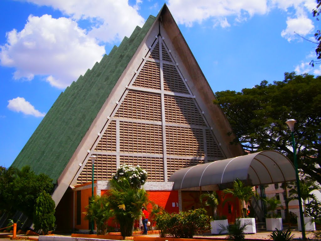 Iglesia San Judas Tadeo. Las Acacias. by Fili Poche.