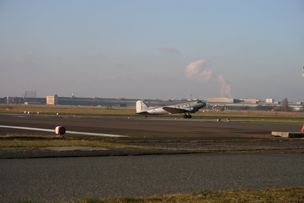 Rosienenbomber at Tempelhof Airport by N78