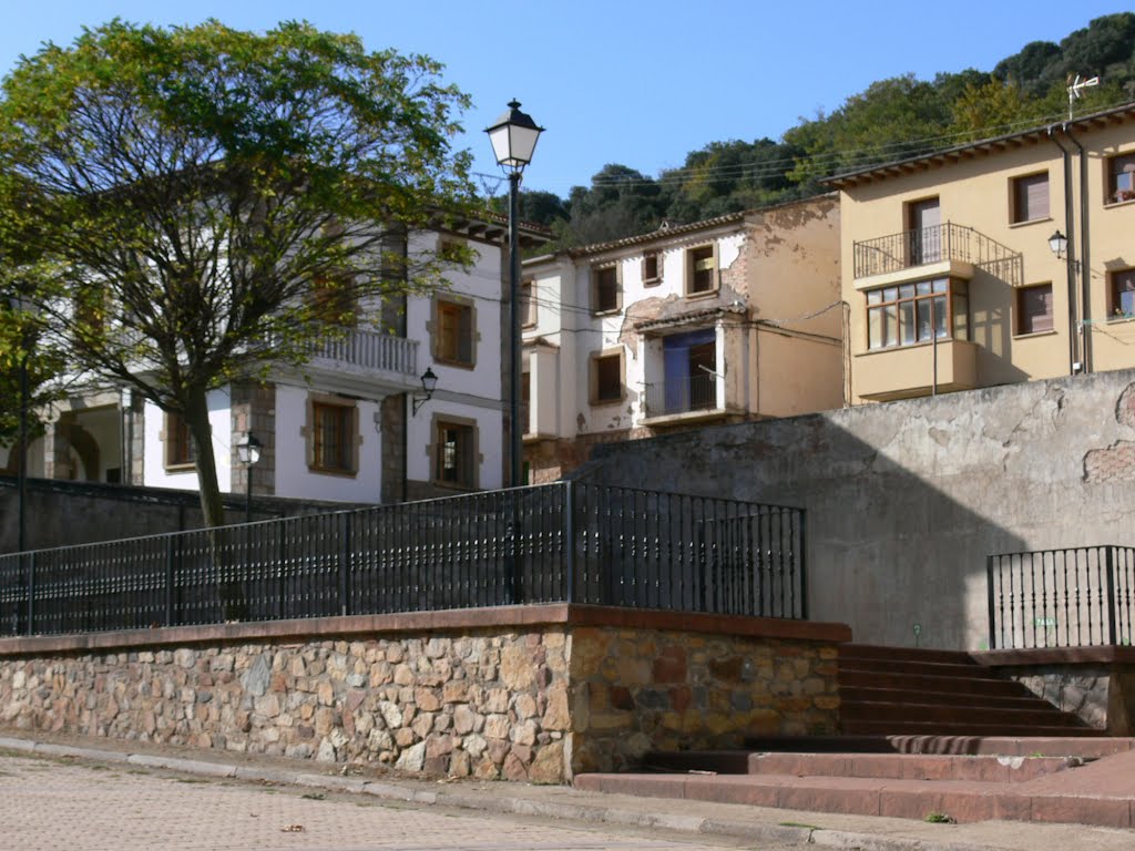 MANSILLA DE LA SIERRA (Valle del Najerilla-La Rioja). 2006. 21. Pueblo nuevo. by Carlos Sieiro del Nido