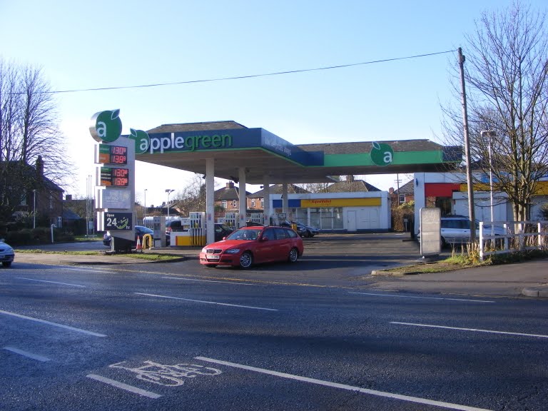 Apple Green Petrol Station, Ashby Road, Scunthorpe by jaxboy32