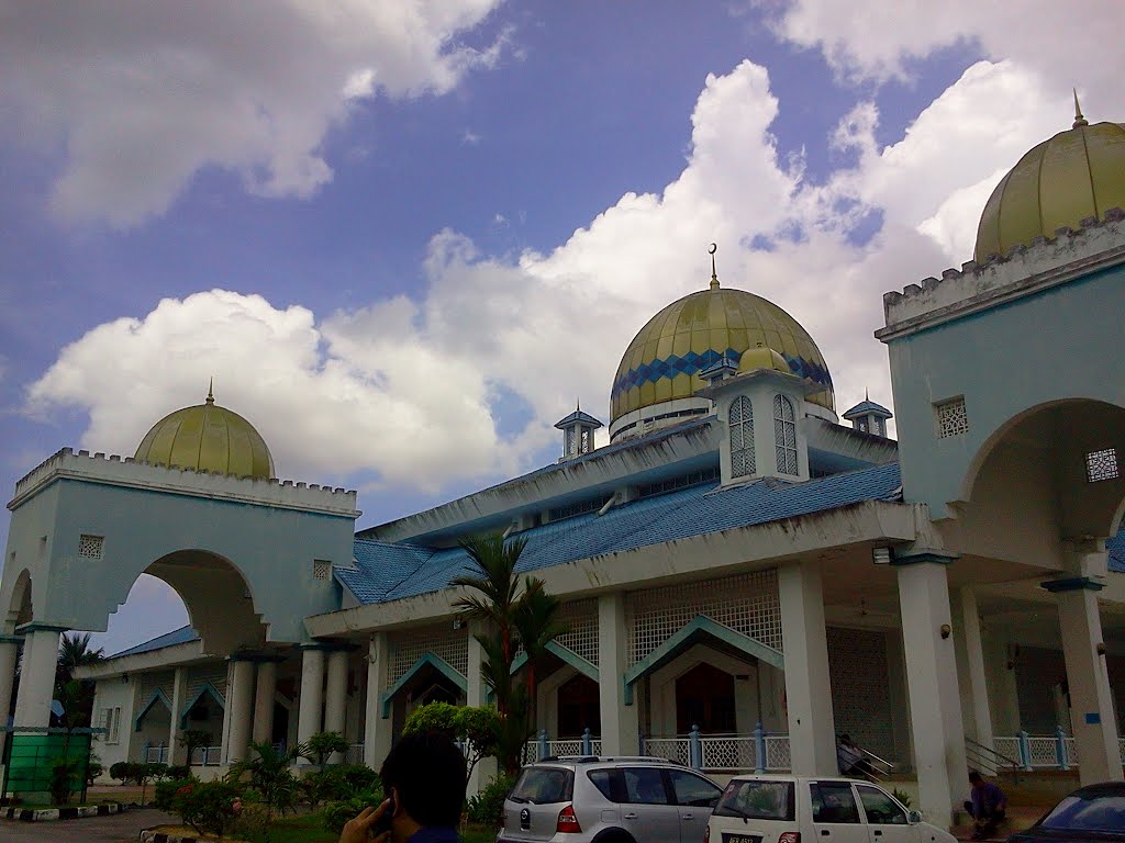 Masjid Taman Universiti by mknace