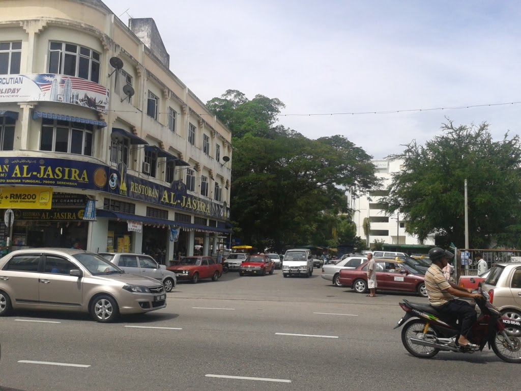 In front Maybank Sban Main Branch by scoop7