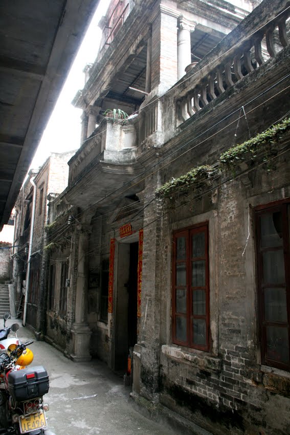 肇慶 洋樓 A western styled two-story residence near The Confucius Temple of Zhaoqing(1911-1949, Republic of China), Zhaoqing, Guangdong Province, China by Radium Tam