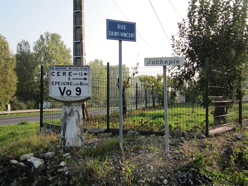 Plaque Michelin - Francueil, Indre et Loire, Centre, France by Marcel Musil