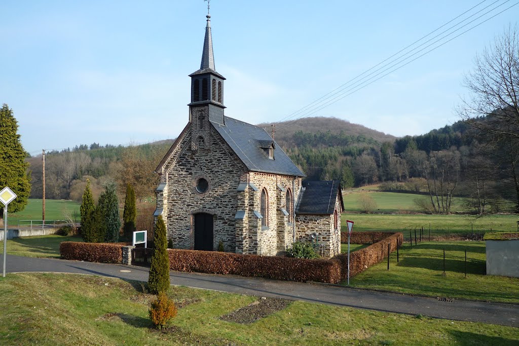 Kirche in Bladernheim by Horst Schumacher