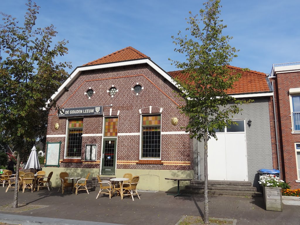 Café De Gouden Leeuw by Willem Nabuurs