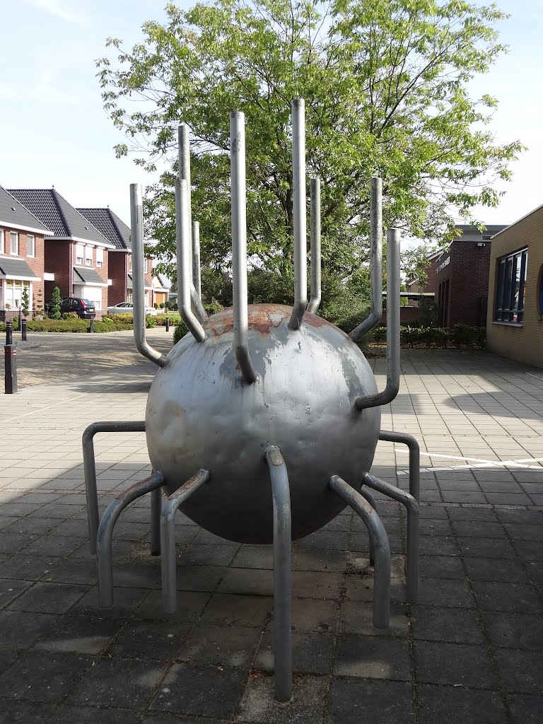 Sculpture in front of primary school De Bolster by Willem Nabuurs