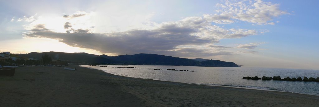 Panorama dalla spiaggia di Tonnarella, Messina by Nicola e Pina in Sicilia