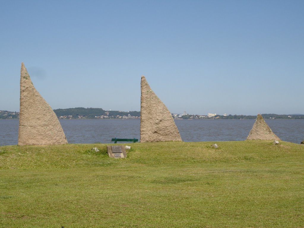 Orla do guaiba - Da ilha do Clube Jangadeiros by Eduardo Grigôlo