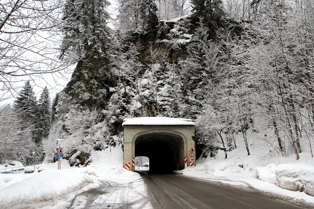 OA9 Paßstraße / Tunnel by fotokostik