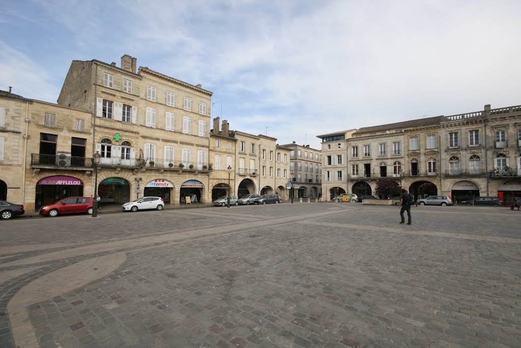 Der Marktplatz by Günter Kriems