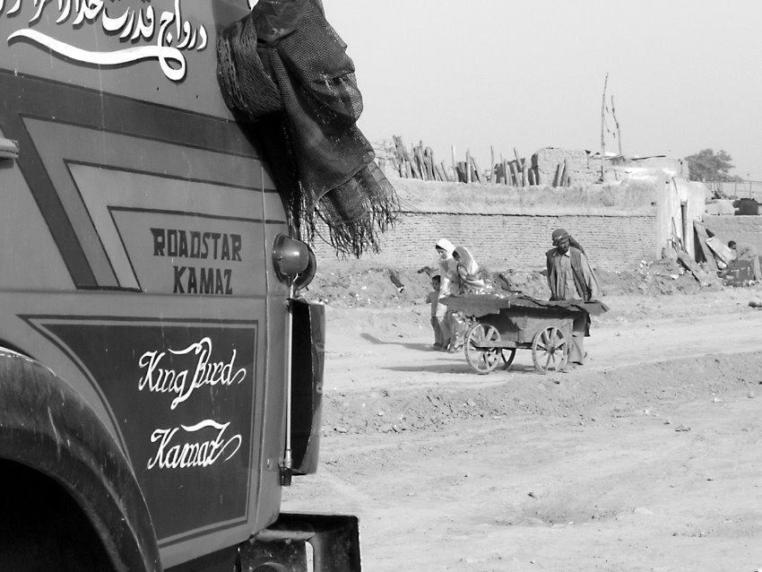 Kabul_street in the centre by davidadamex