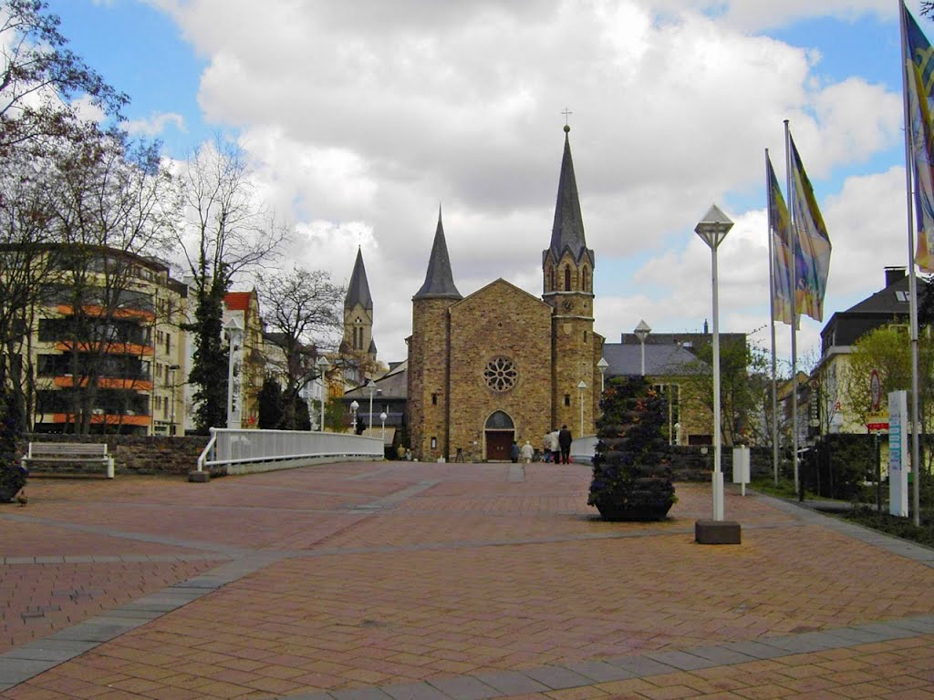 Blick auf die Martin-Luther-Kirche in Bad Neuenahr by hucky3010