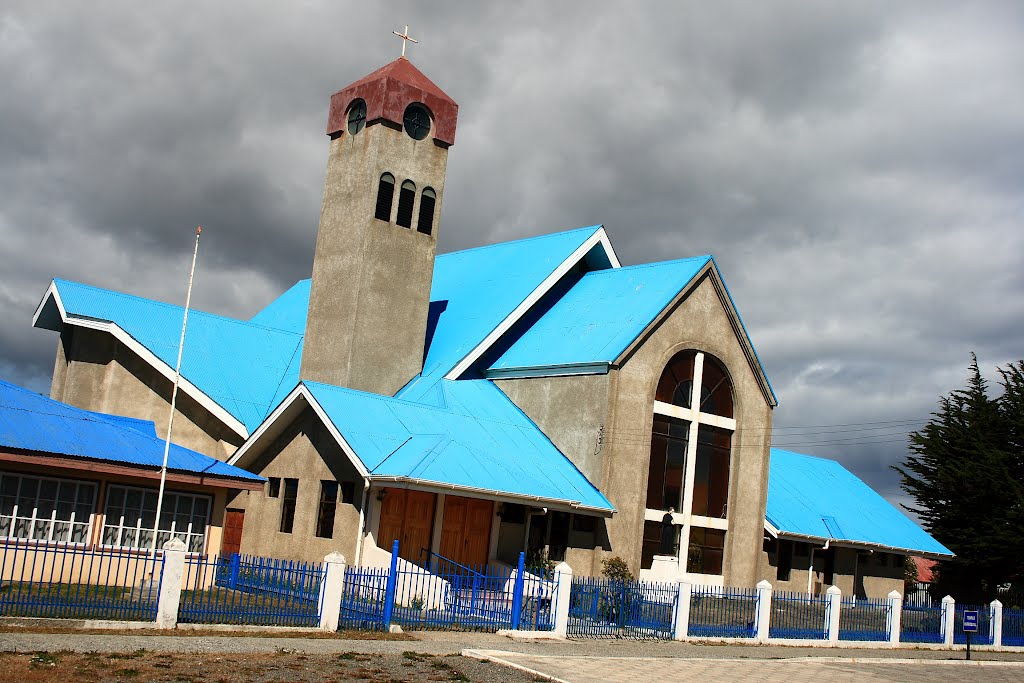 La iglesia de Porvenir. by Octavio Aldea