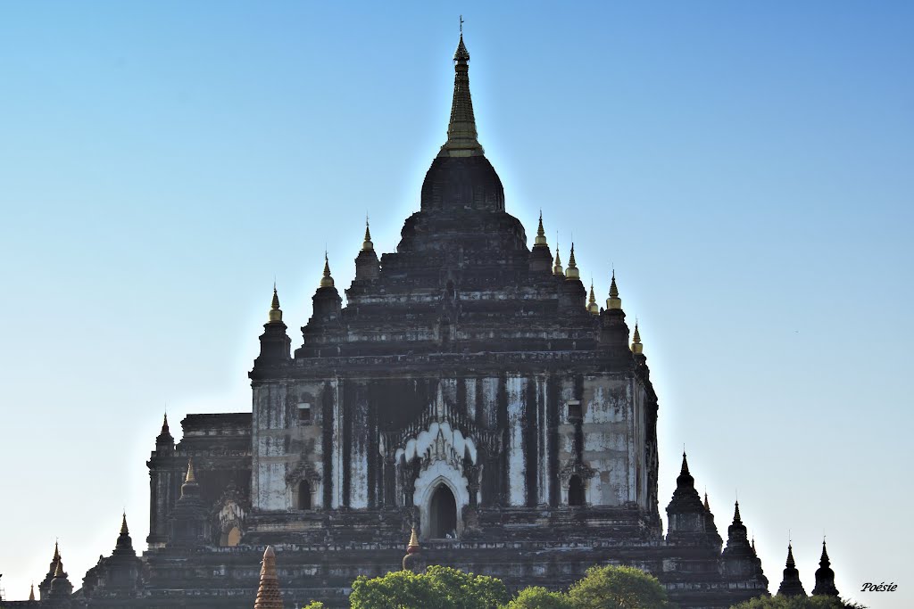 Temple Thatbinnyu by POESIE