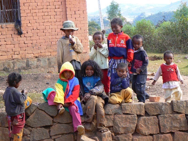 Children at Ambositra by zanza79