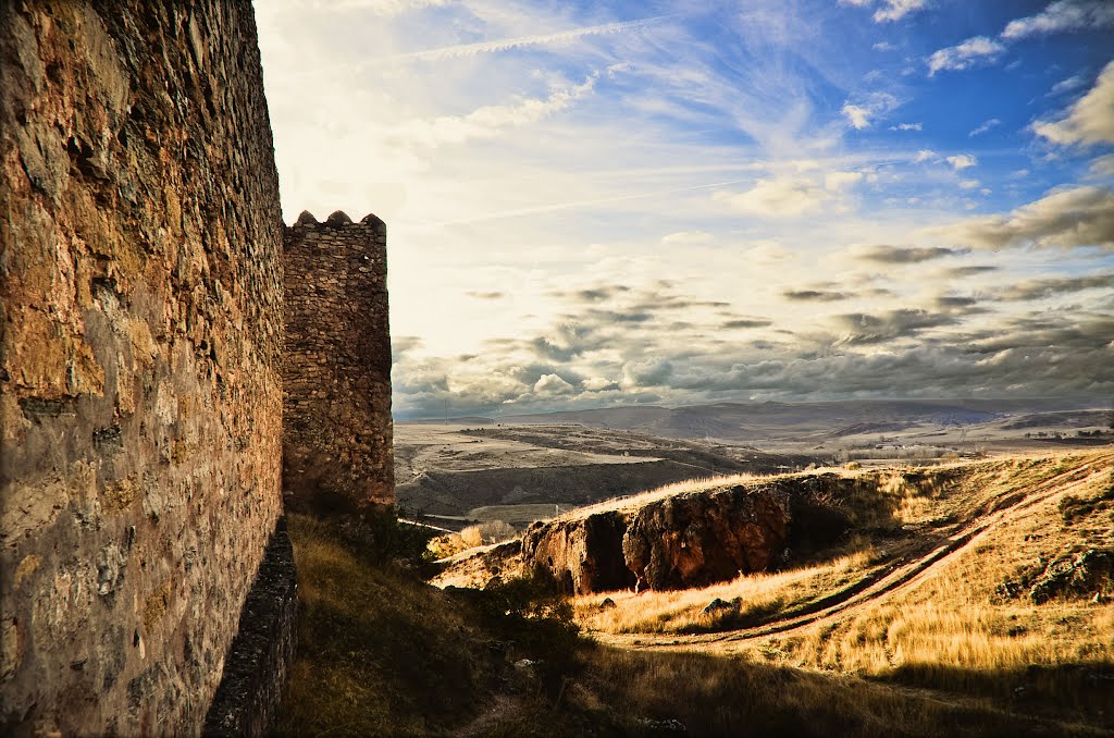 Muralla en un atardecer de noviembre by Nuazga