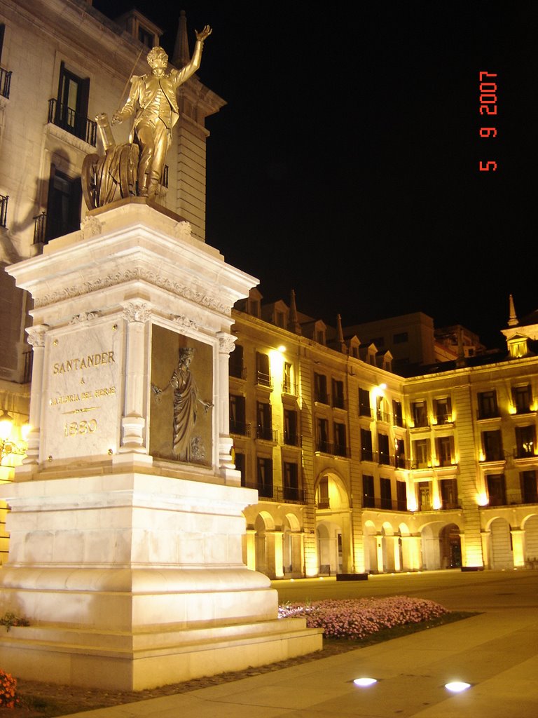 Monumento a Velarde y Plaza Porticada by Pebbles_pietri