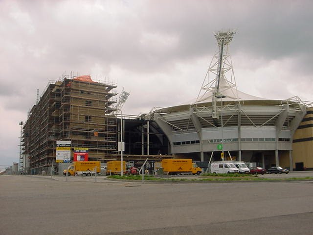 Bouw (kantoren) onder de Oost tribune by schoo020