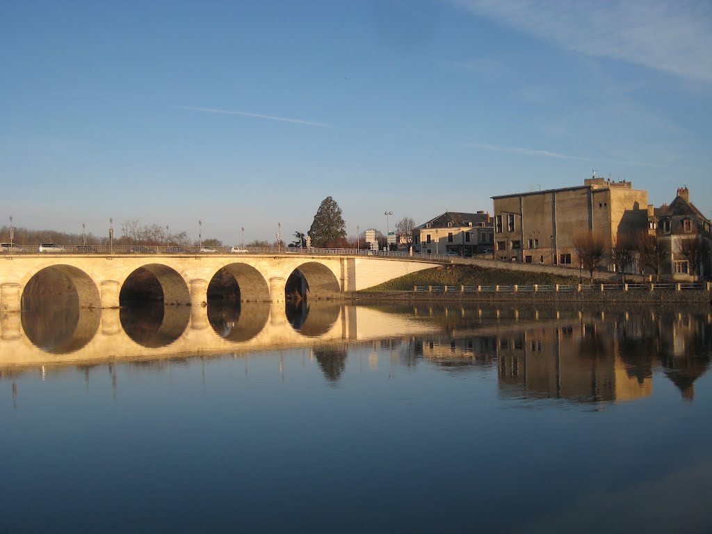 Le pont sur la Creuse, au BLANC (Indre). by JOJO 4 9