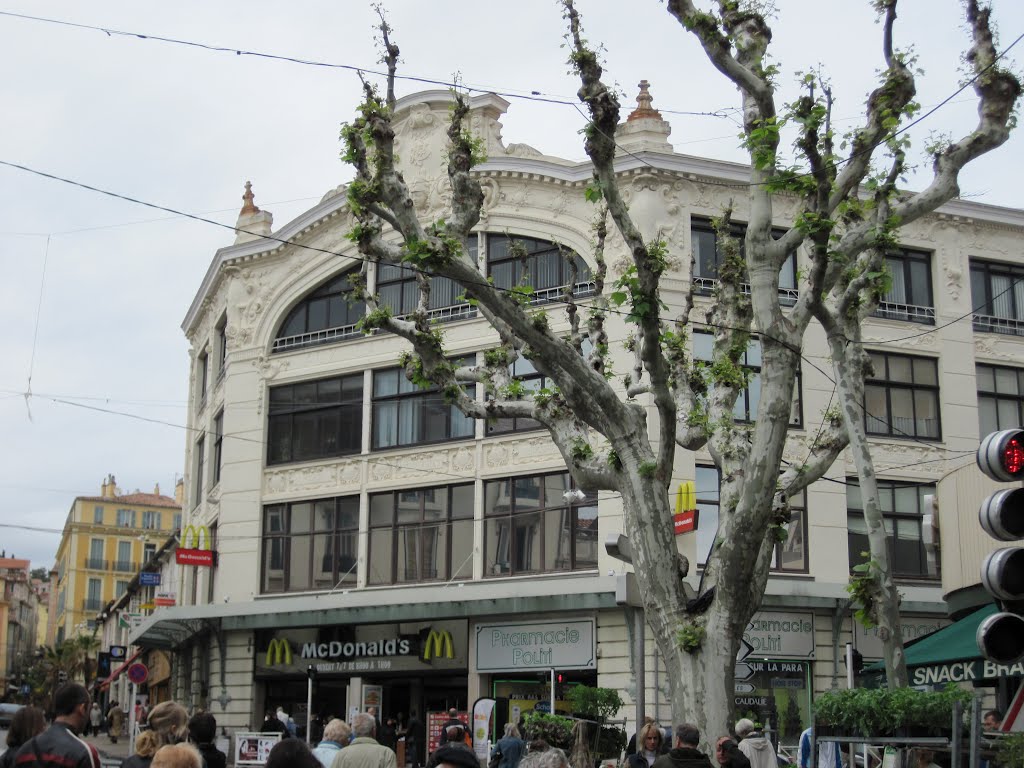 Hyeres, McDonald's by Henri & Diana