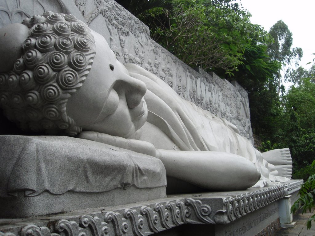 Sleeping Buddha by MangeSwe