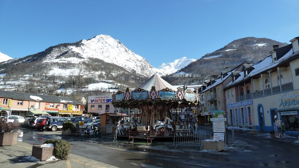 Place centrale à Luz St Sauveur by gmbgreg