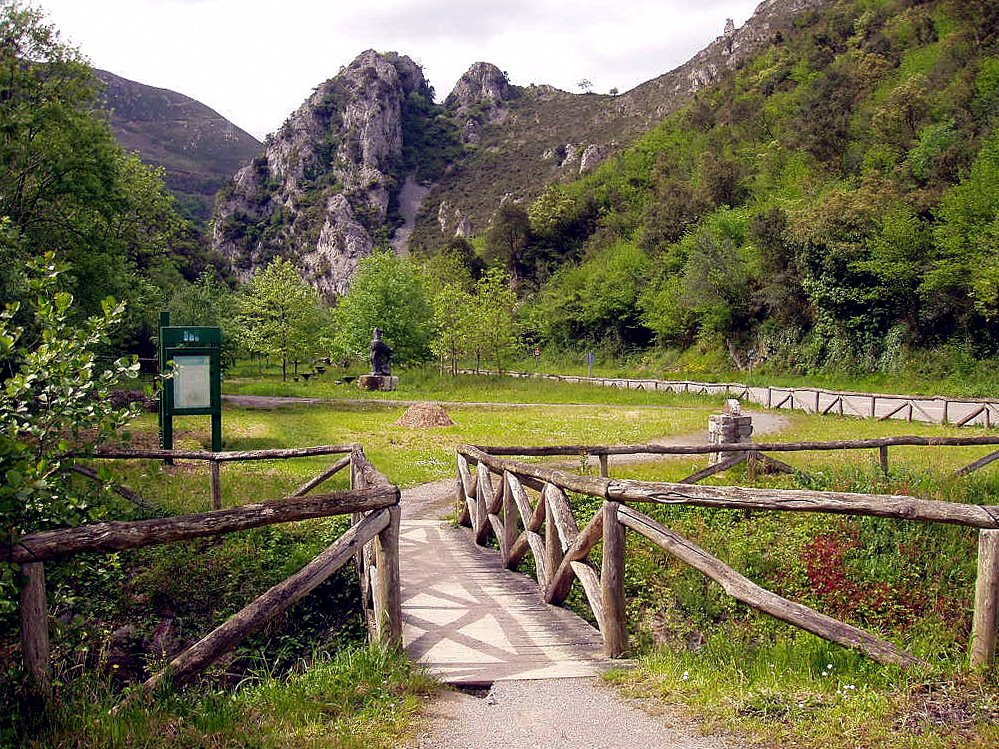 Area Recreativa de Tuñón, Senda del Oso, Santo Adriano, Asturias by Antonio Alba