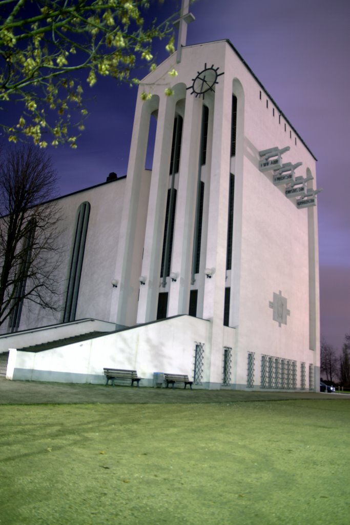 Heilig-Kreuz-Kirche (Martin Weber 1929) by D. Tim Schlexa