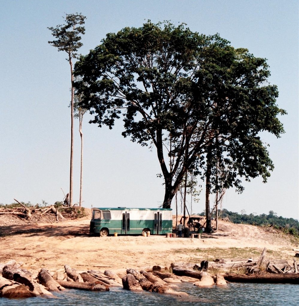 Brokopondo lake, site BWWI by Gert Lemmen