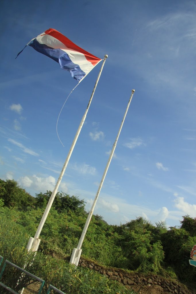 Saint Martin - Border Memorial 11-2011 by piesepank