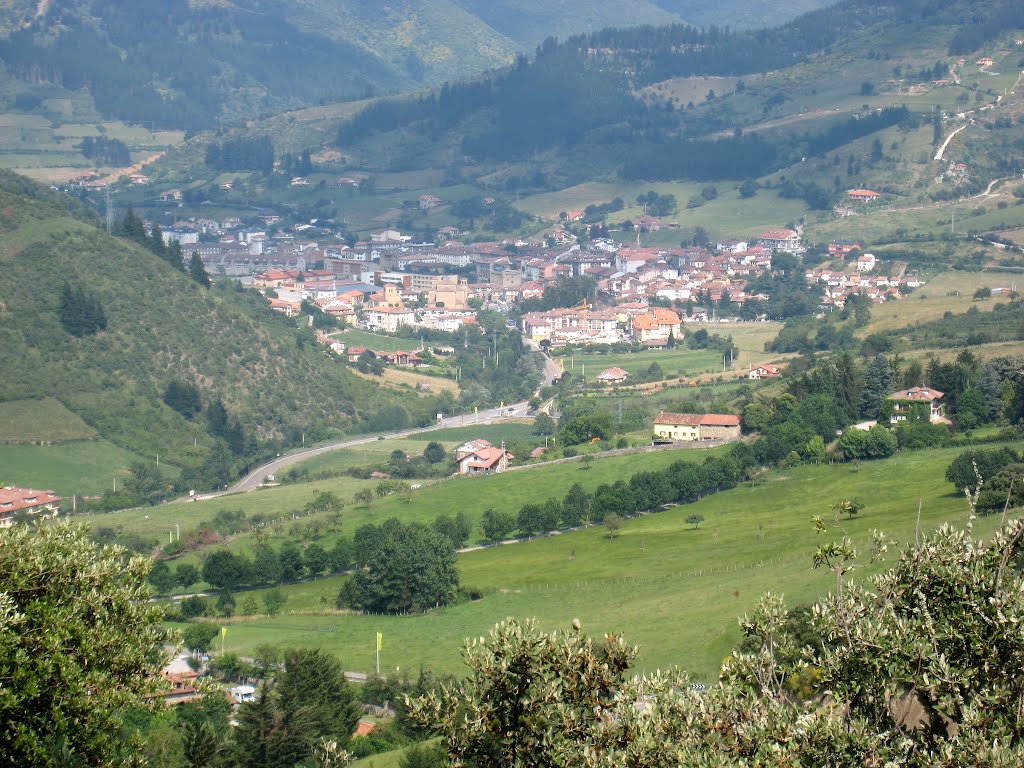 Potes, Asturias by JoeCat