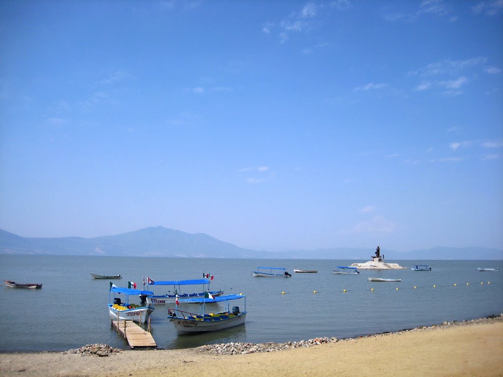 Lanchas en el Lago de Chapala by Mateo-traveler