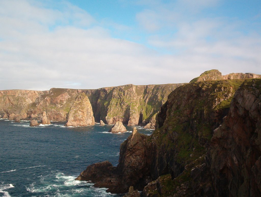 Cliffs of Aranmore by danyellos