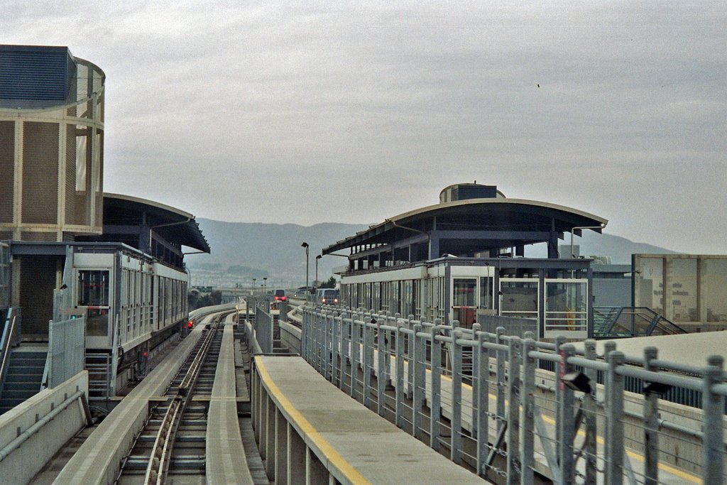 San Francisco / Airport by Alfred Mueller