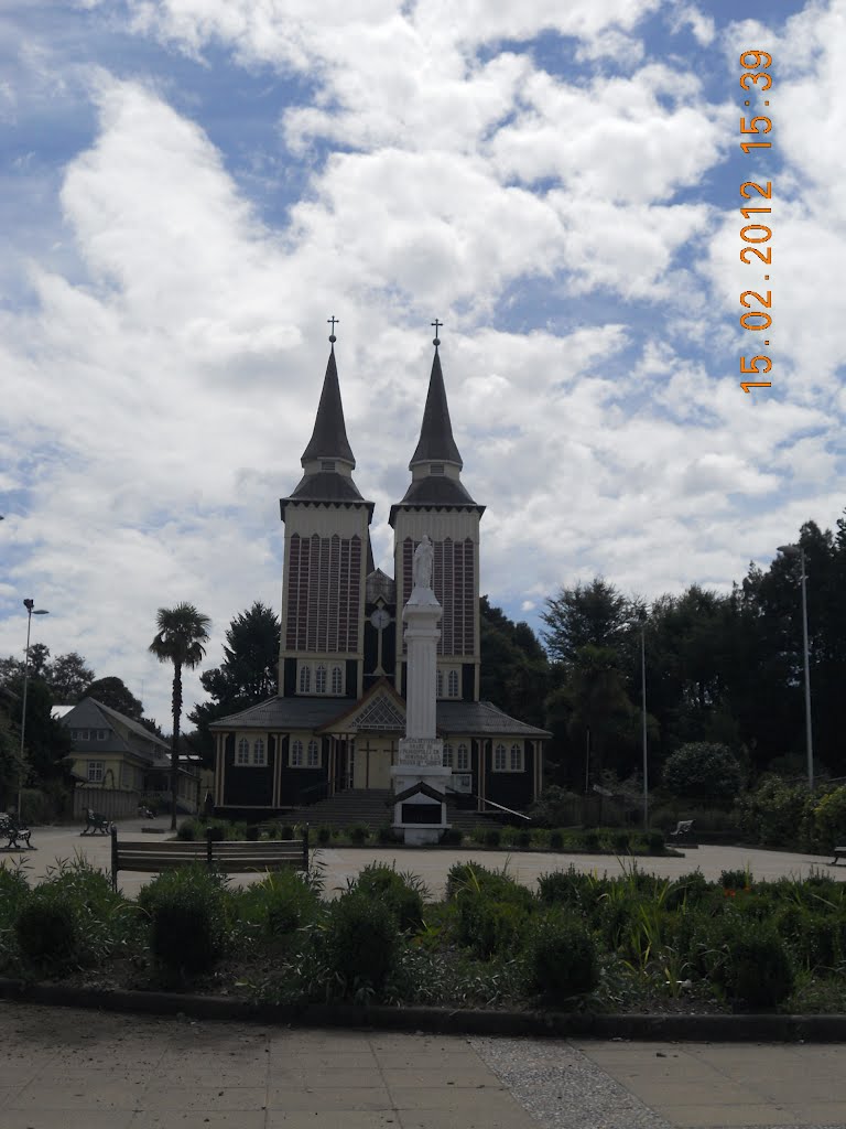 IGLESIA DE PANGUIPULLI by RODRIGO SAEZ