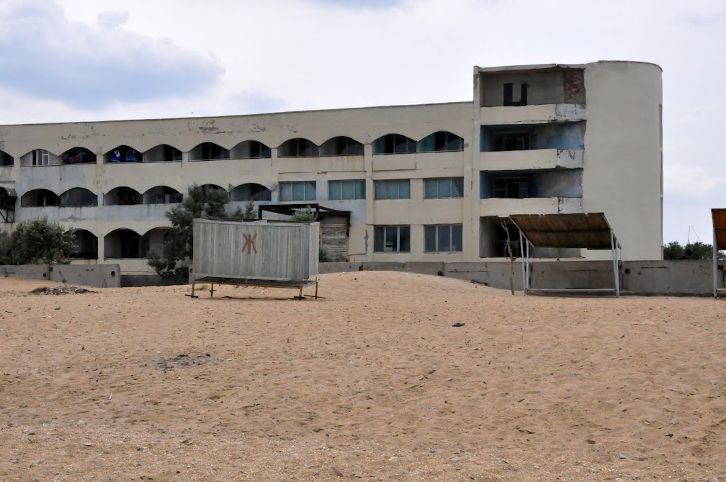 Former recreation center at Caspian sea north of Makhachkala by Nedhogg