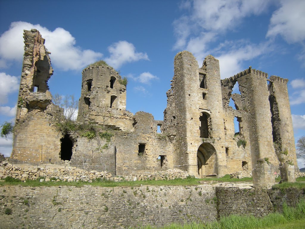 Lagarde le chateau côté Sud by Marc Lacelle