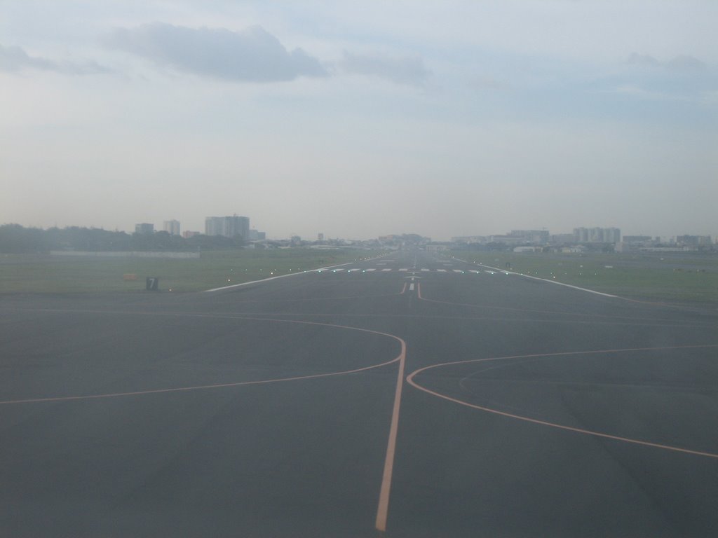 Manila Domestic Runway by paulcornelius