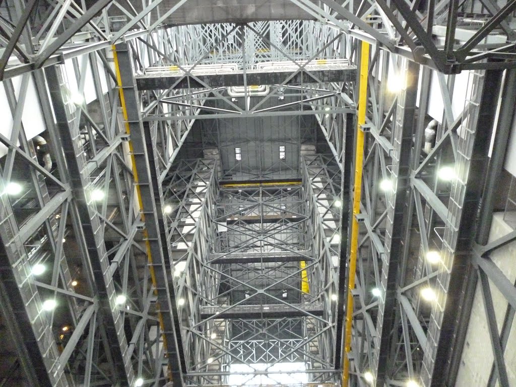 Inside the VAB by Richpl