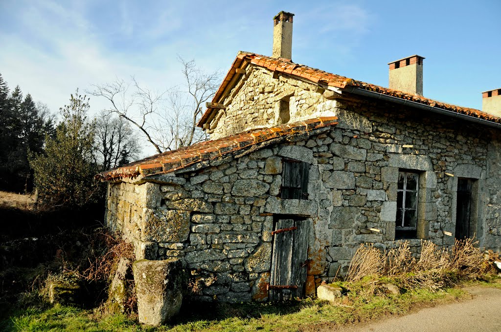 Vieille maison à Montmézery, Monts de Blond by jl capdeville