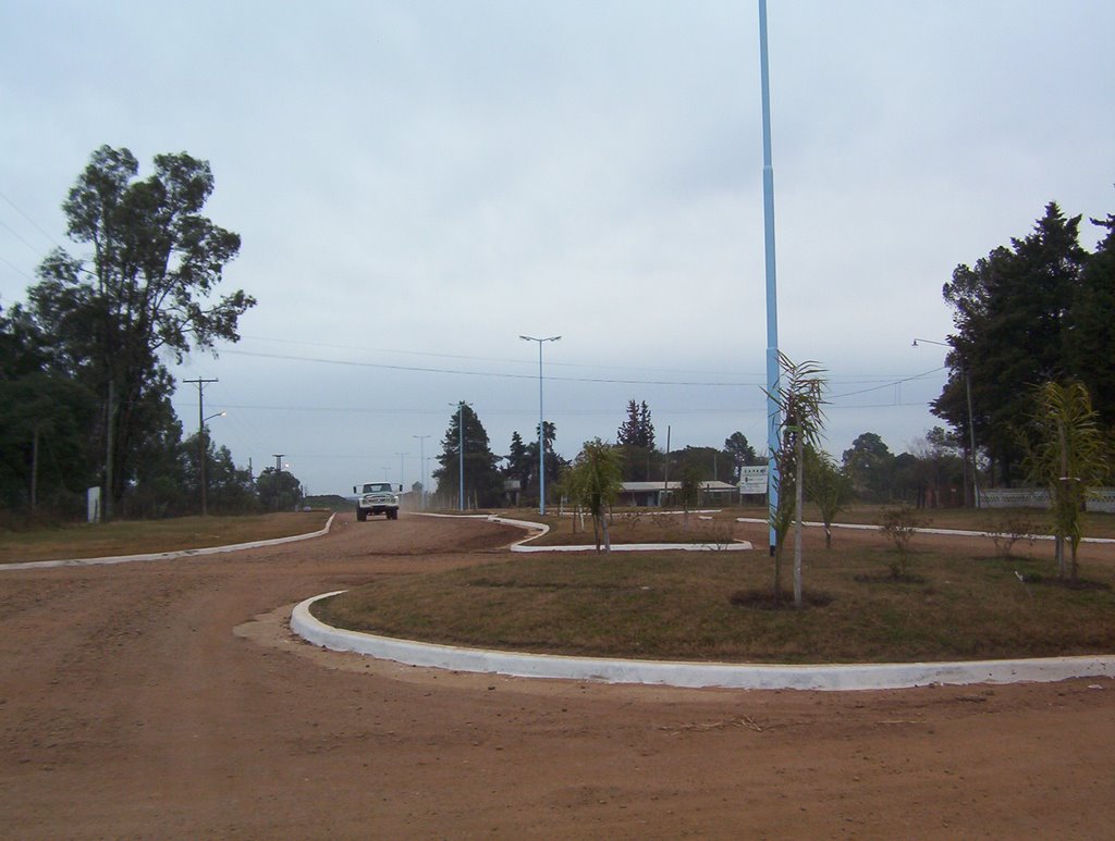 Puerto Yeruá - Rotonda Acceso by Edgardo N. ZORZI