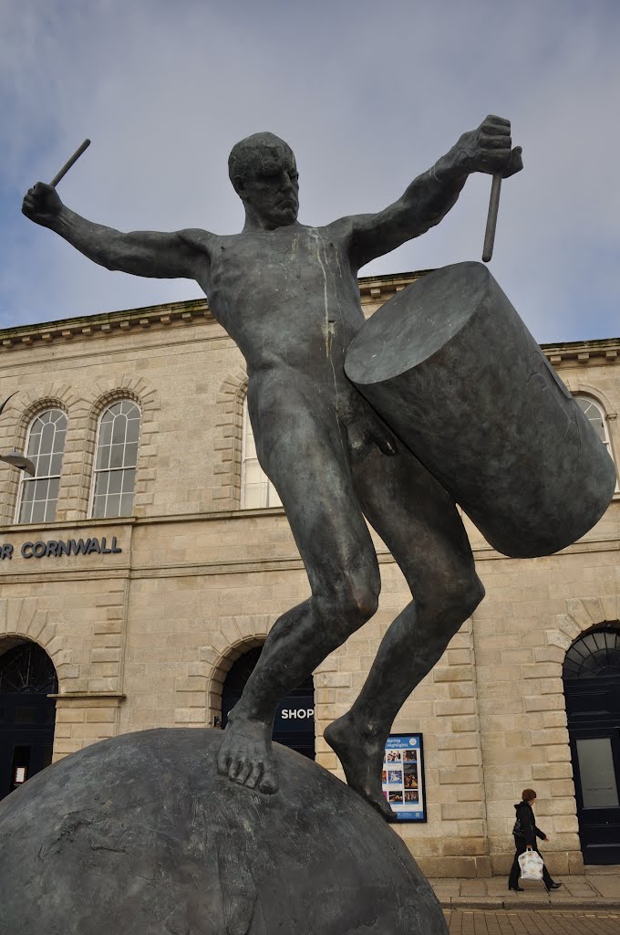 Truro : The Drummer Statue by A Photographer