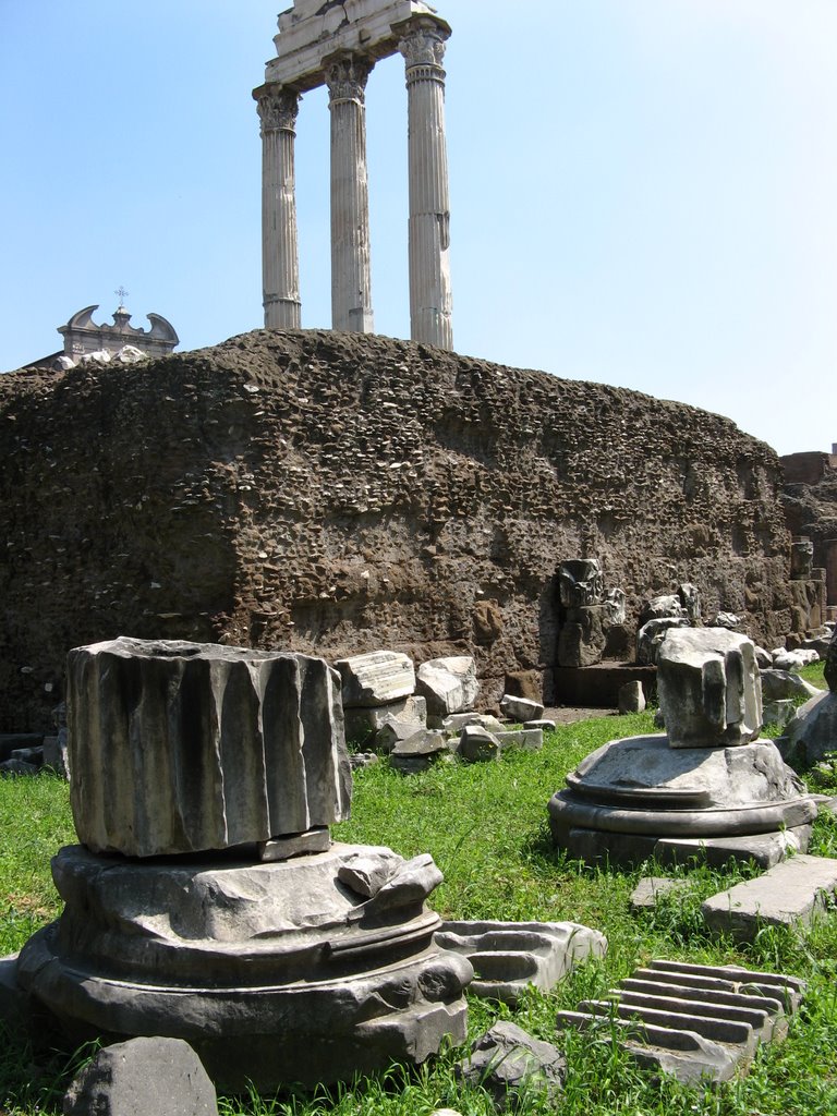 Rome - Temple des Dioscures-Bases du portique périphérique by Laurent Guyard