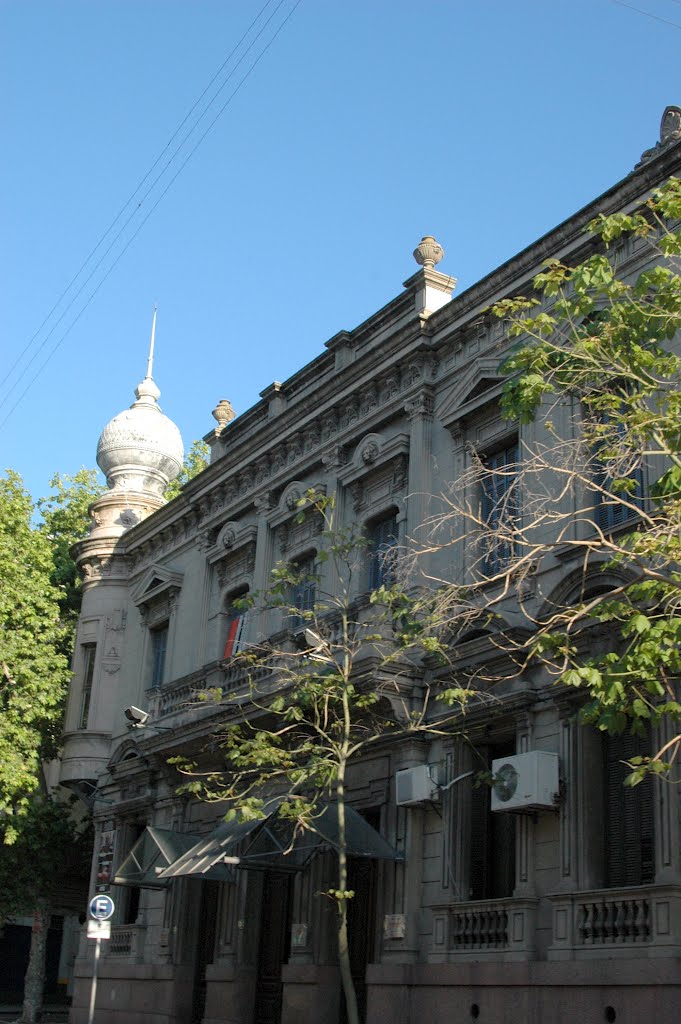 Edificio visto desde Calle Paysandu esquina Convención by servicioti