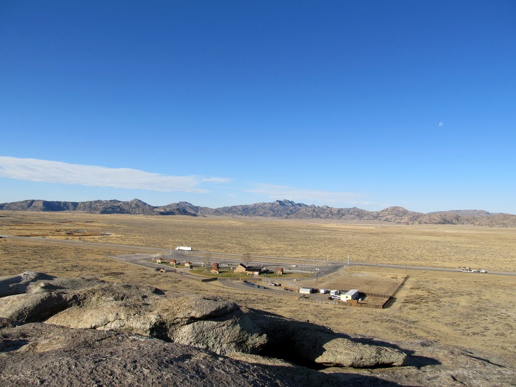 View of the rest area from Independence Rock by Udink